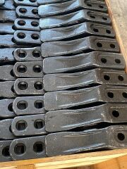 Orijinal JCB Desen Beko Loder Ön Kova Tırnak Seti (8 adet Orta+16 adet Civata ve Somunları)