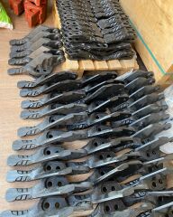 Orijinal JCB Desen Beko Loder Ön Kova Tırnak Seti (8 adet Orta+16 adet Civata ve Somunları)