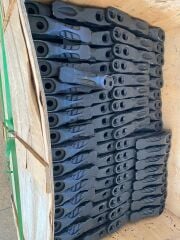 JCB Beko Loder  Arka Kova Tırnak Seti (2 Orta + 2 Köşe+10 adet Civata ve Somunları)