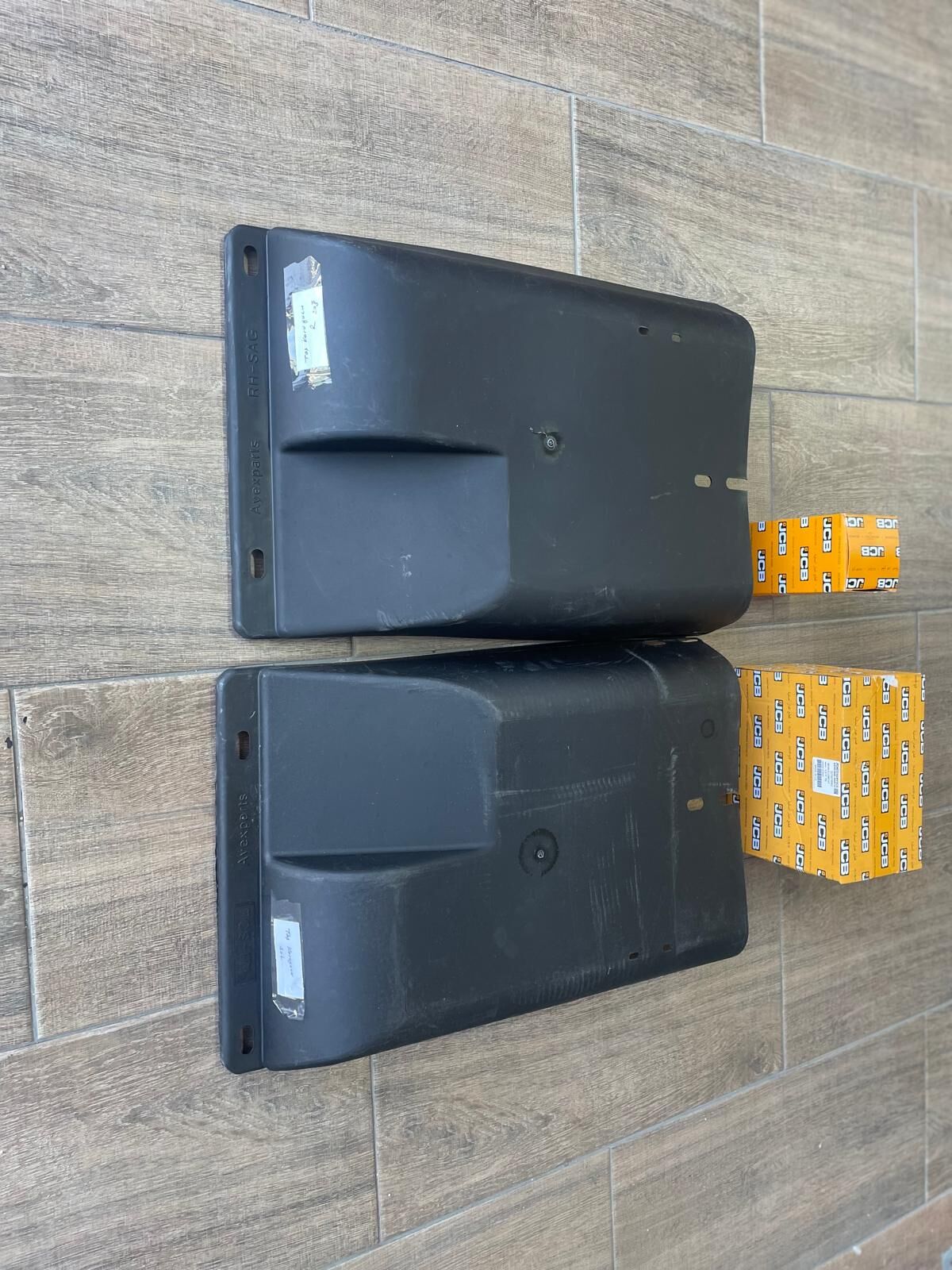 JCB 332/E0833-Y TAŞ KORUYUCU SOL  332/E0830-Y TAŞ KORUYUCU SAĞ