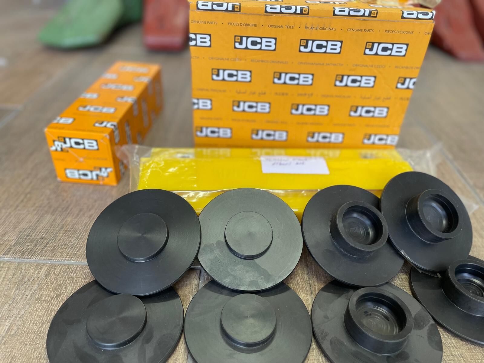 JCB 123/07296-Y AYAK PLASTİĞİ ÜST PED